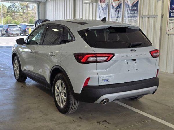 2023 Ford Escape - Image 3